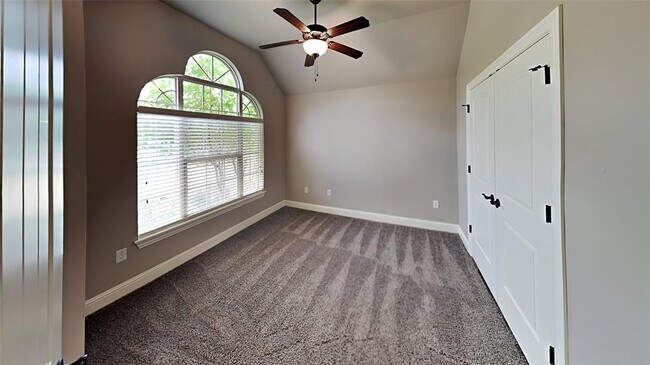 Building Photo - 5820 Shiloh Dr
