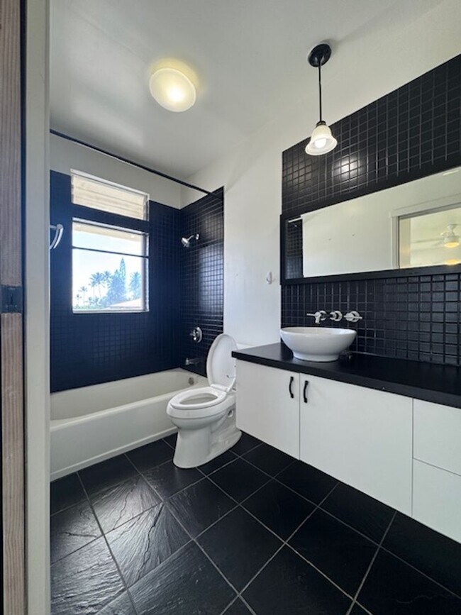 Building Photo - 41-23 Alaihi St