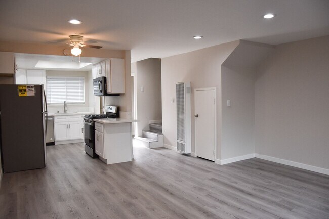 Building Photo - Olive (815) North