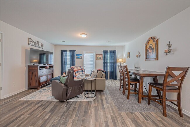 Building Photo - 15708 Del Norte Dr