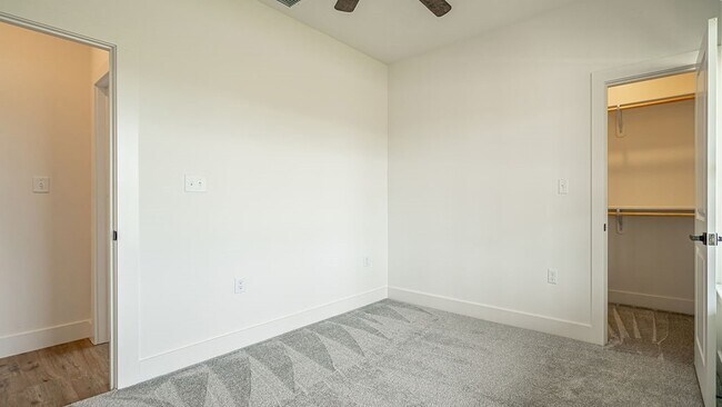 Building Photo - 2036 Salina Cir