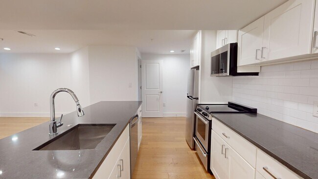 Building Photo - 472 Ridge St NW