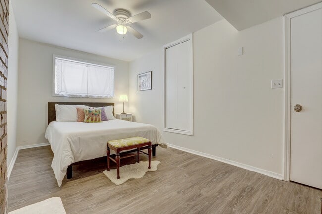 Building Photo - 352 5th Street NE