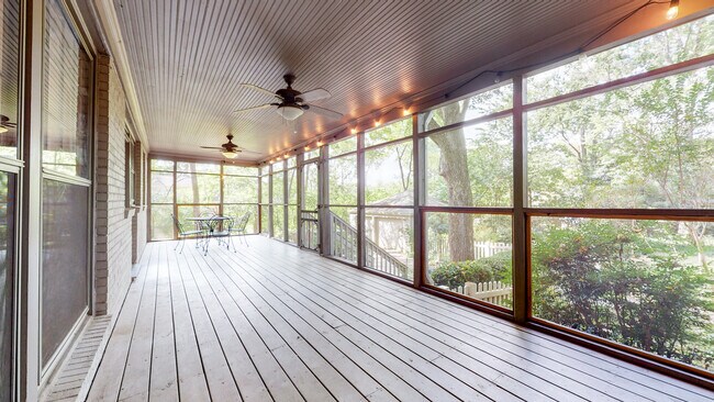 Building Photo - 802 Timber Ln