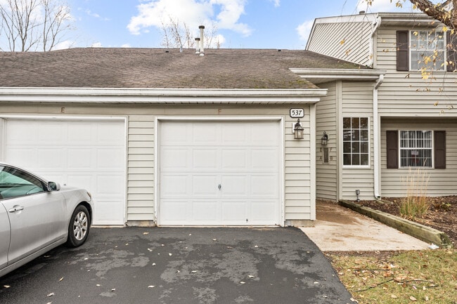 Building Photo - 537 E Shag Bark Ln