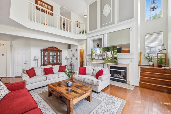 Building Photo - Stunning single-family home filled with th...