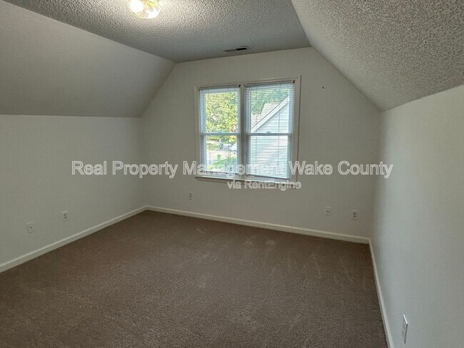 Building Photo - 1811 Kelly Glen Dr