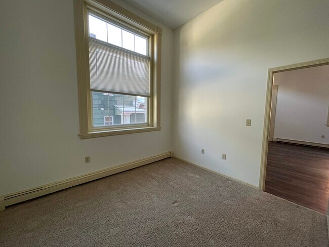 Building Photo - 521 Pine St