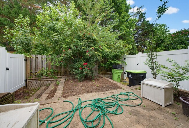 Building Photo - 106 Anterbury Dr