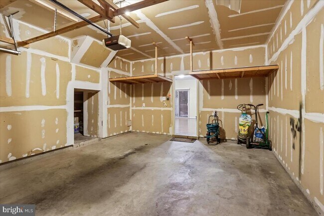 Building Photo - 2943 St Helen Cir