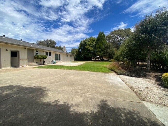 Building Photo - 11755 Tam O'Shanter Dr