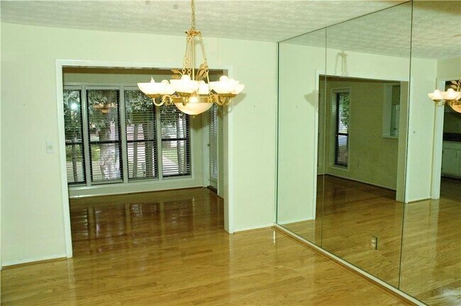 Building Photo - 808 Park Ridge Cir