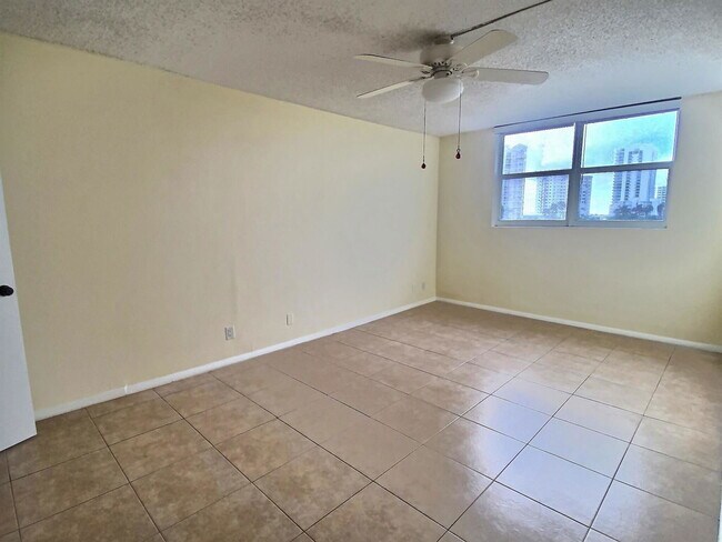 Building Photo - 1421 S Ocean Blvd