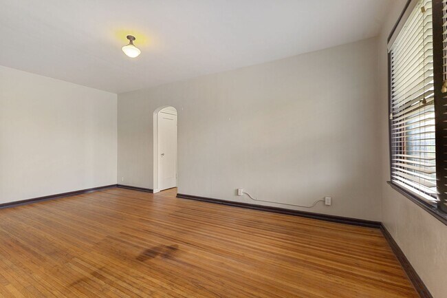 Building Photo - 5230 E Washington St