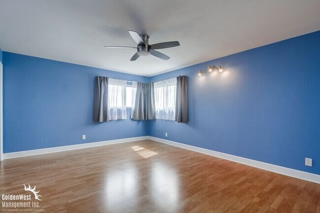 Building Photo - Scenic 4Bdm 2Ba Oasis with Panoramic Views...