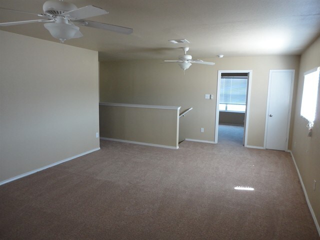 Building Photo - 937 Iona Dr