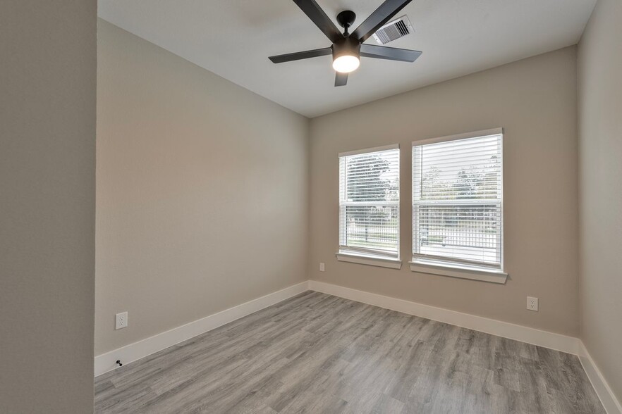 Building Photo - 7811 Sandra St