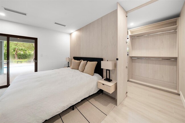 Building Photo - 15121 SW 69th Ct