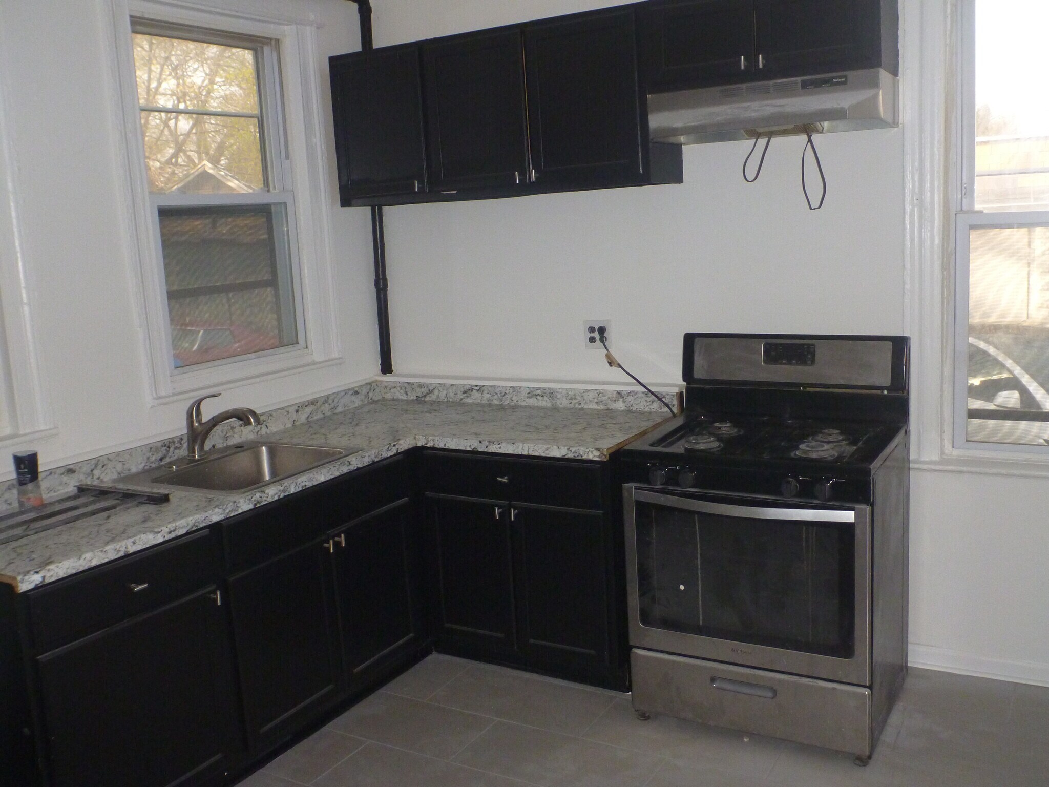 Building Photo - 81 Rose Ter