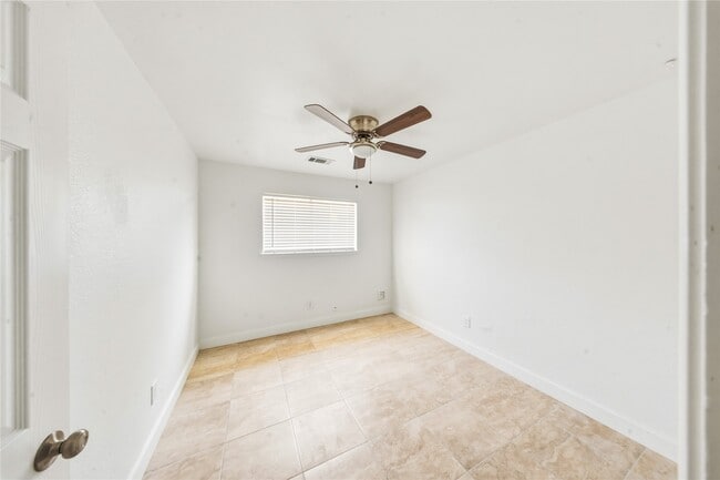 Building Photo - 19519 Mallard Lake Ln