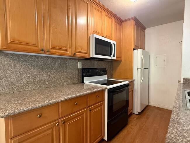 Building Photo - Bright 2-bedroom, 1-bath Townhouse-style Condo in San Jose