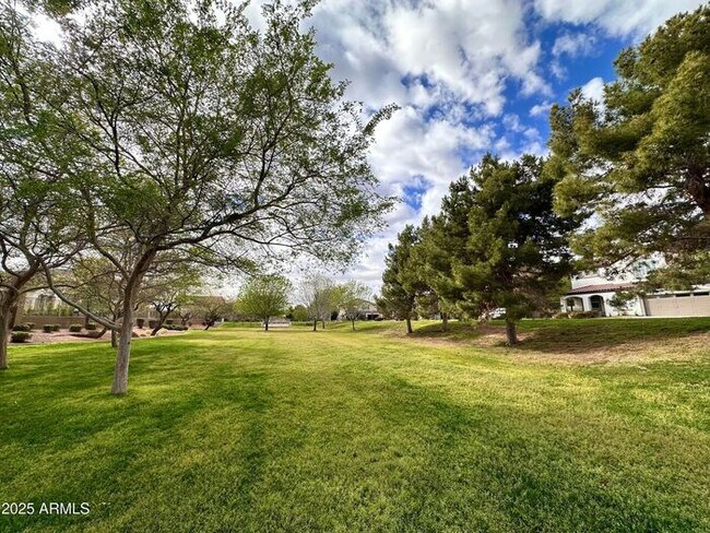 Building Photo - Stunning 4 bedroom, 3 bathroom home in the...