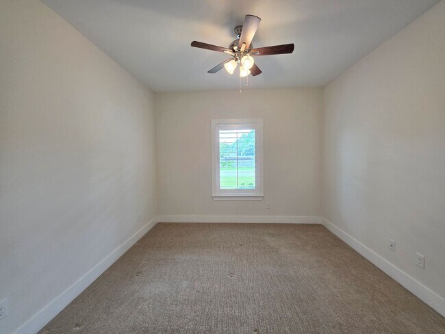 Building Photo - 4570 Omaha Dr
