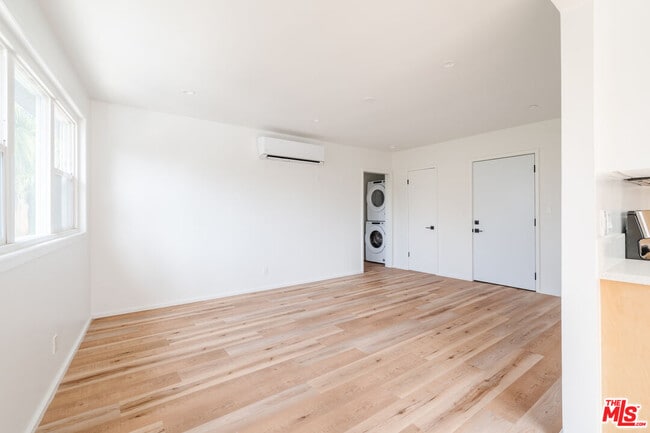 Building Photo - 1318 S Ogden Dr