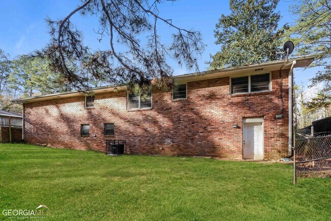 Building Photo - 4855 Campbellton Rd SW