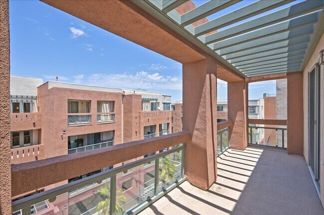 Building Photo - Top level 2 bedroom condo located in guard...