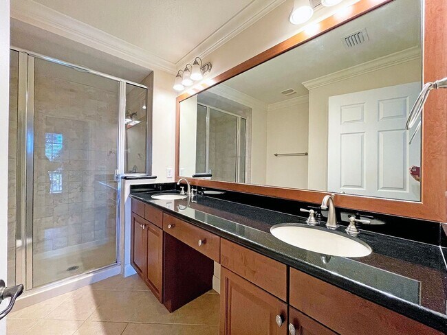 Building Photo - Lovely 3/2 Luxury Condo In Reunion