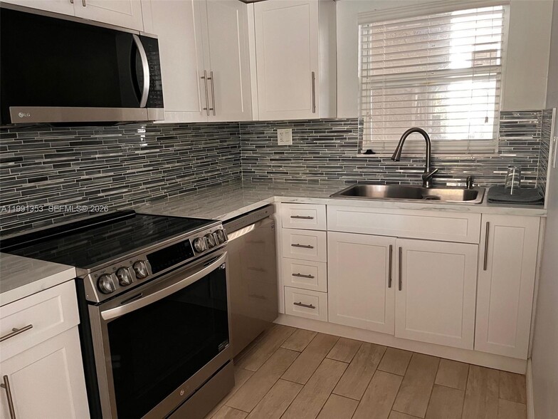 Building Photo - 210 NW 87th Ave