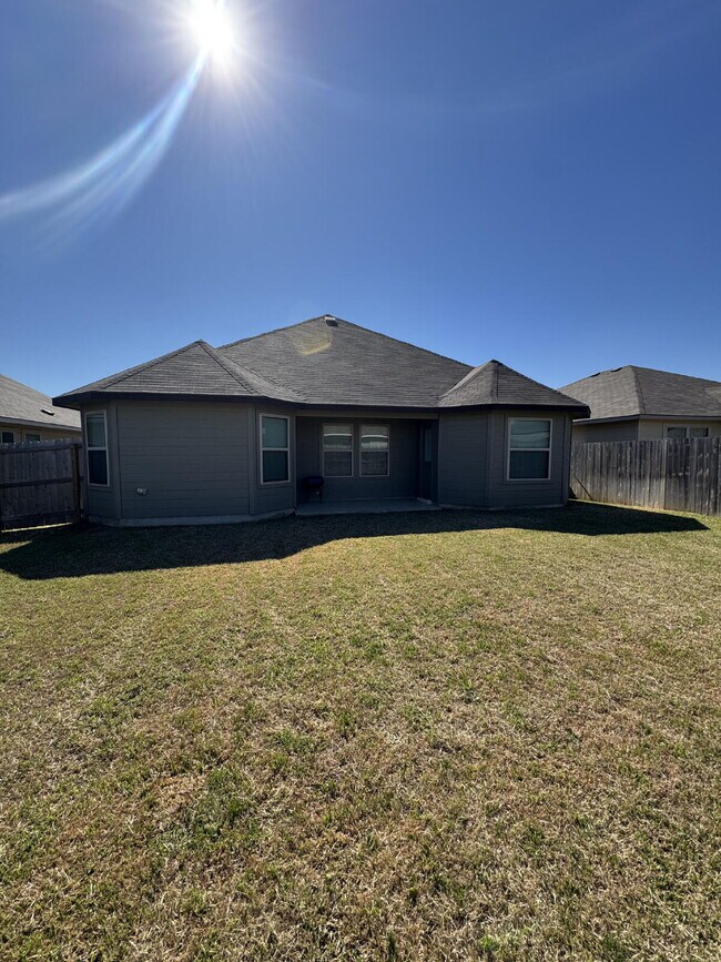Building Photo - "Charming 3-Bed, 2-Bath Home in Bryan, TX!"