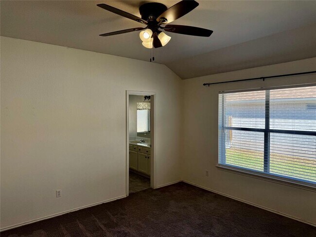 Building Photo - 808 Sunflower Dr