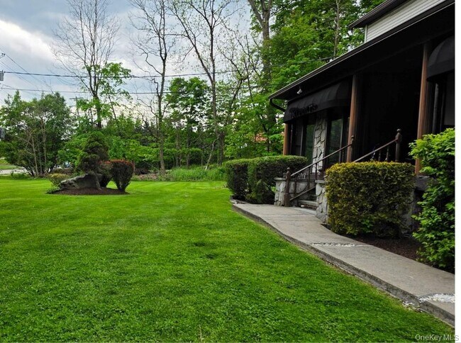 Building Photo - 559 NY-32