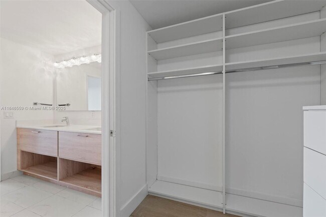 Building Photo - 16385 Biscayne Blvd