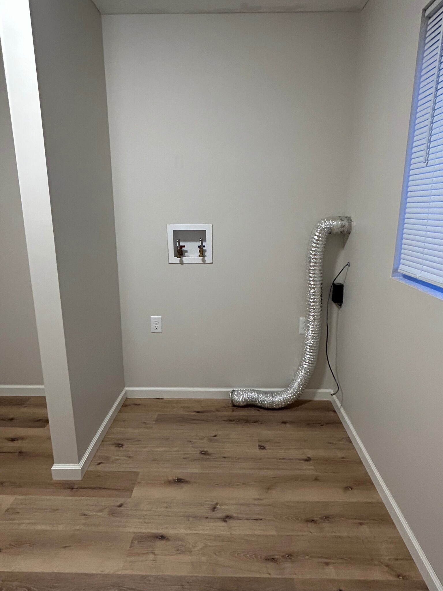 Building Photo - 1406 W Division St