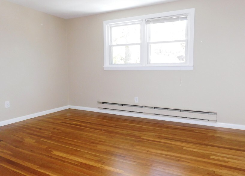 Building Photo - 26-28 Kiernan Rd