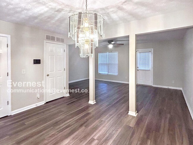 Building Photo - 5589 Strathmoor Manor Cir