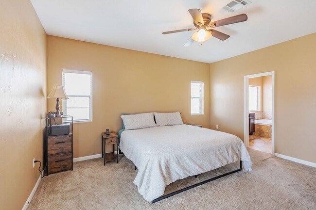 Building Photo - Beautiful 3 Bed 2 Bath Home