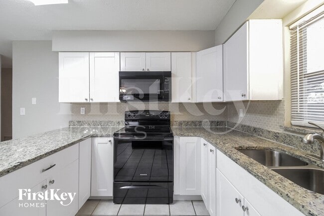 Building Photo - 1340 Sharon Dr