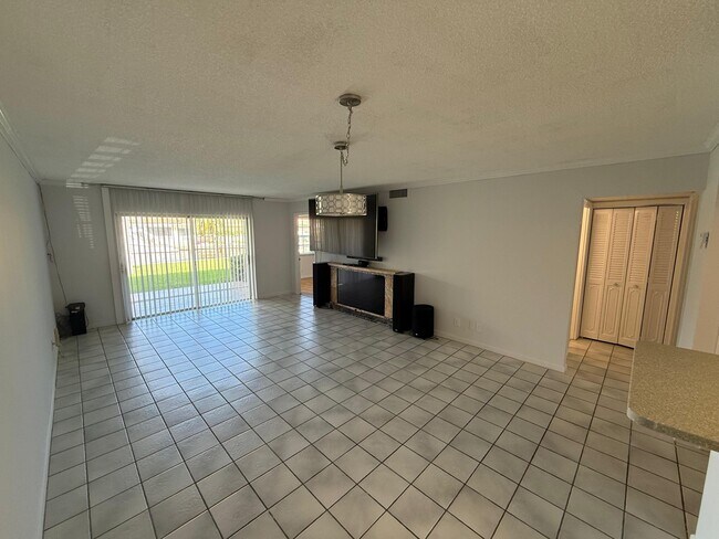 Building Photo - 1050 Sugar Sands Blvd