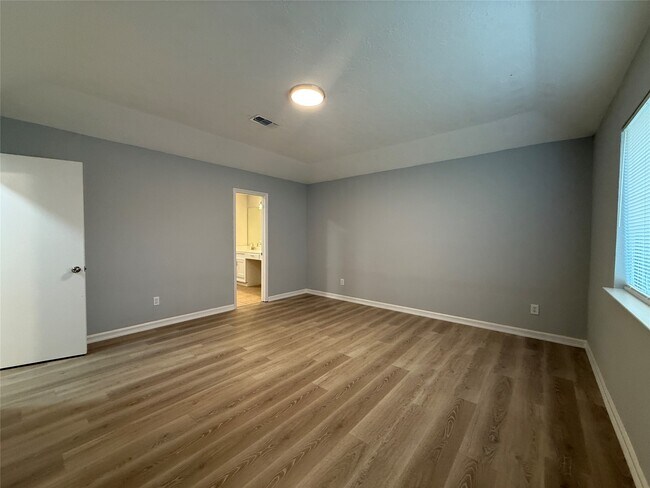 Building Photo - 8322 Sandy Glen Ln