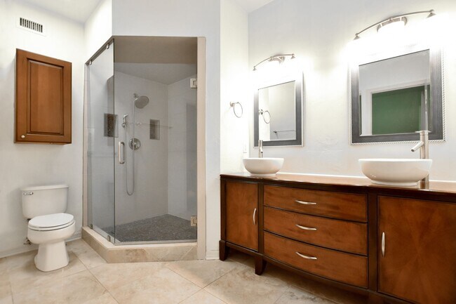 Building Photo - 436 NW 50th Blvd. (Monticello at Millpond)