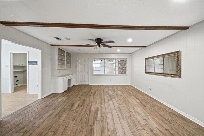 Building Photo - 3226 Springhill Dr