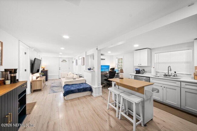 Building Photo - 457 7th Ave S