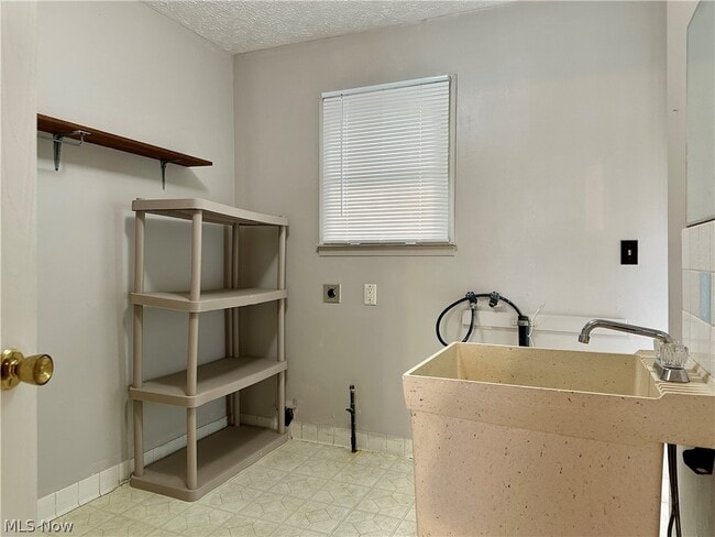 Building Photo - 4827 Dunsmore Ave
