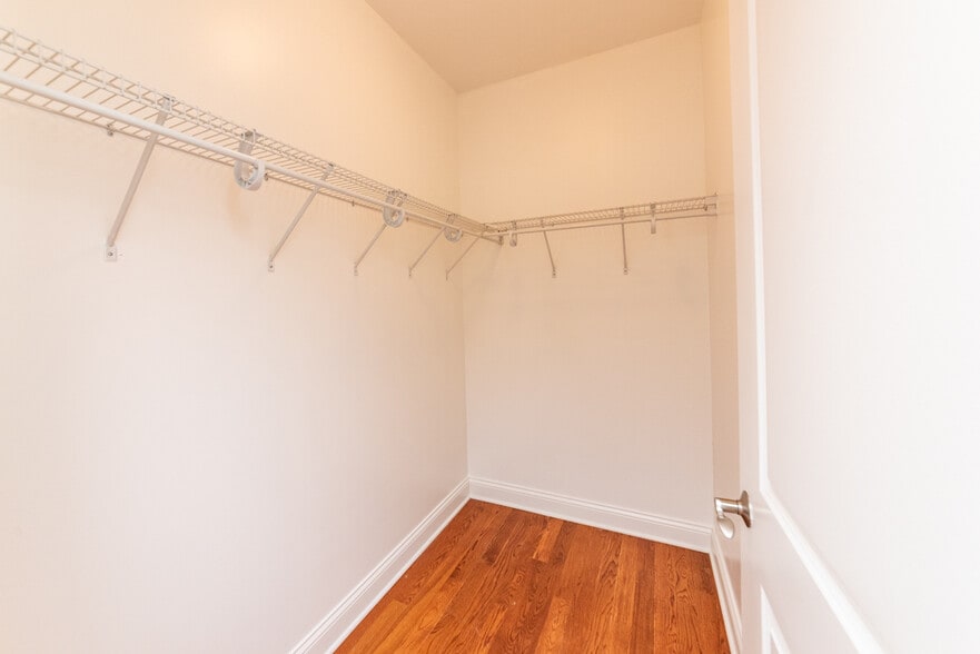 Building Photo - 6217 S Kimbark Ave