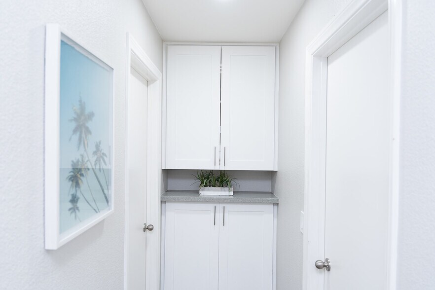 Building Photo - 6716 N Elman St