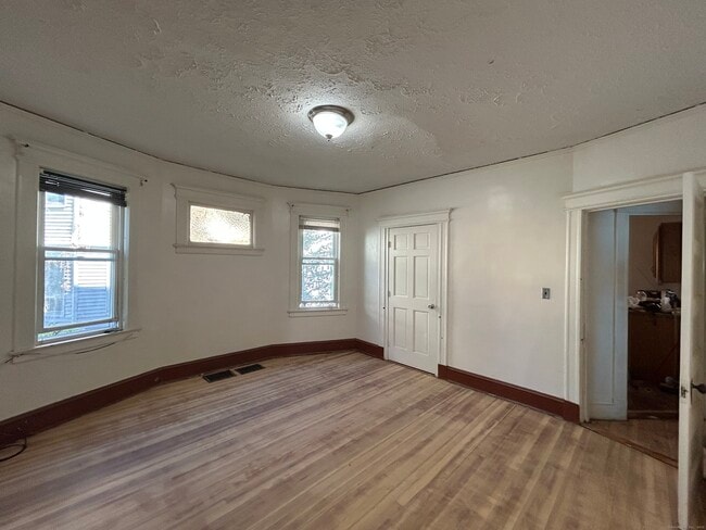 Building Photo - 40 Cabot St